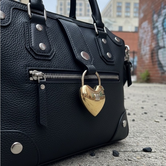 Givenchy vintage‎ gold tone logo embossed functional padlock - Picture 2 of 9